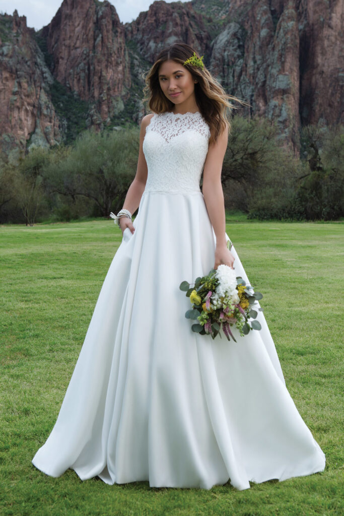 Beautiful wedding dress Sweetheart Ivory Regular Long V-neck New (Un-Altered) Natural Unknown size
