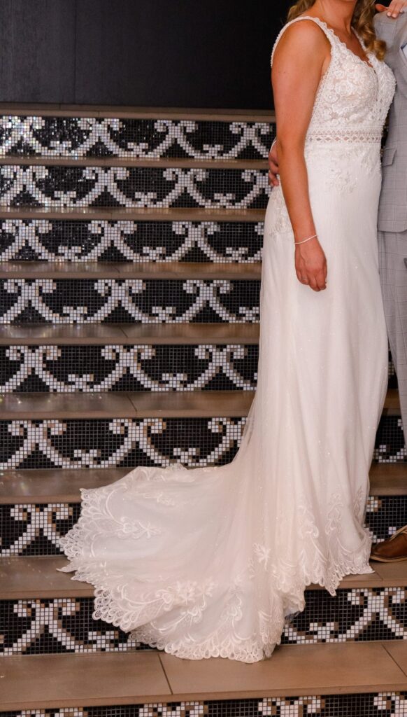Amazing wedding dress Brinkman White Regular Long V-neck New (Un-Altered) Natural Size 38
