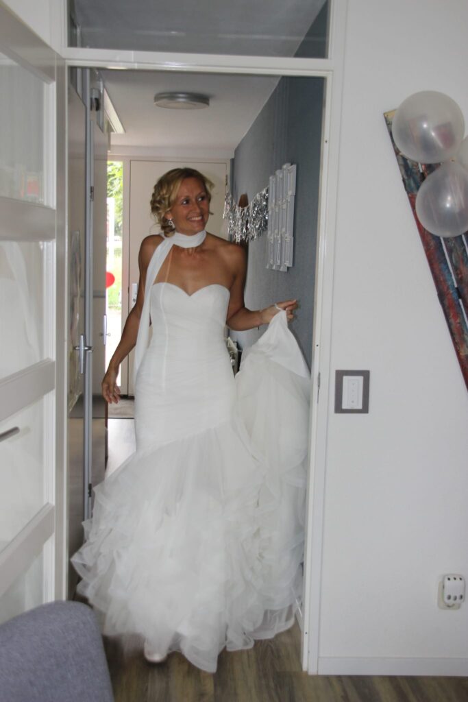 Amazing wedding dress Pronovias White Regular Long Strapless New (Un-Altered) Satin Size 38