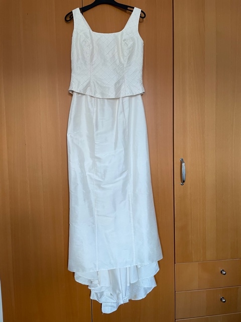 Modern wedding dress Vindress Colormix Two piece Long V-neck New (Un-Altered) Satin Size 36