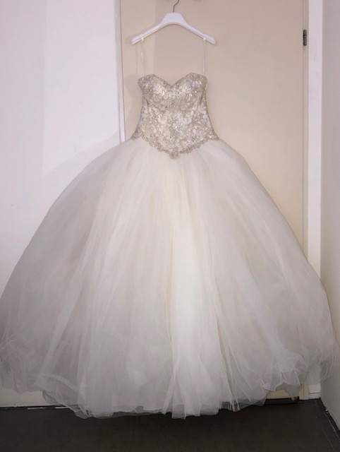 Precious dress Vindress White Regular Long Strapless New (Un-Altered) Tulle Size 36