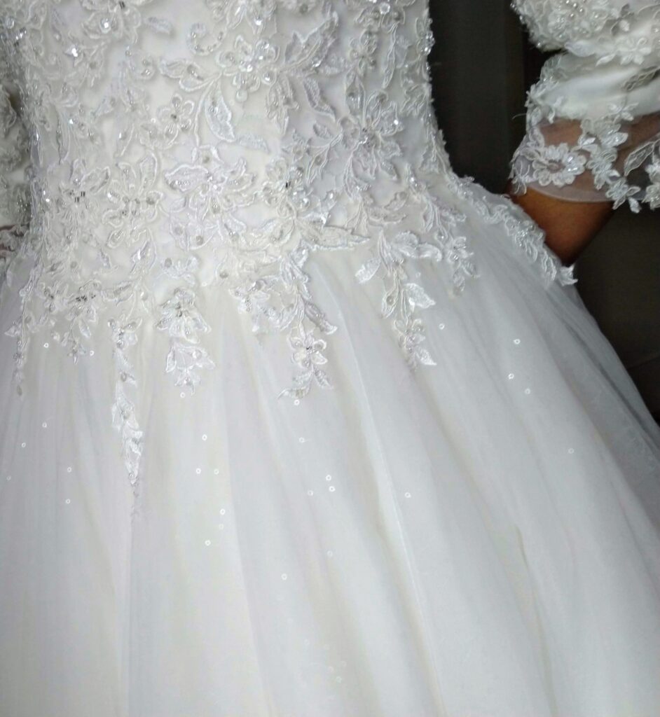 Luxurious wedding dress Vindress White Princess Long V-neck New (Un-Altered) Natural Size 38