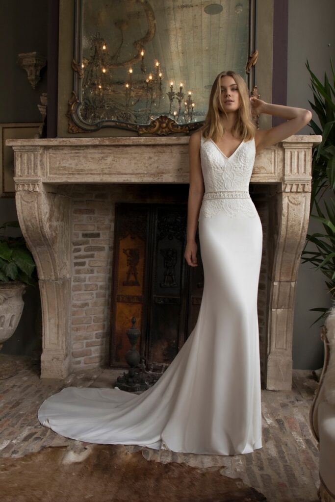 Amazing wedding dress Vindress Ivory Regular Long V-neck New (Un-Altered) Natural Unknown size