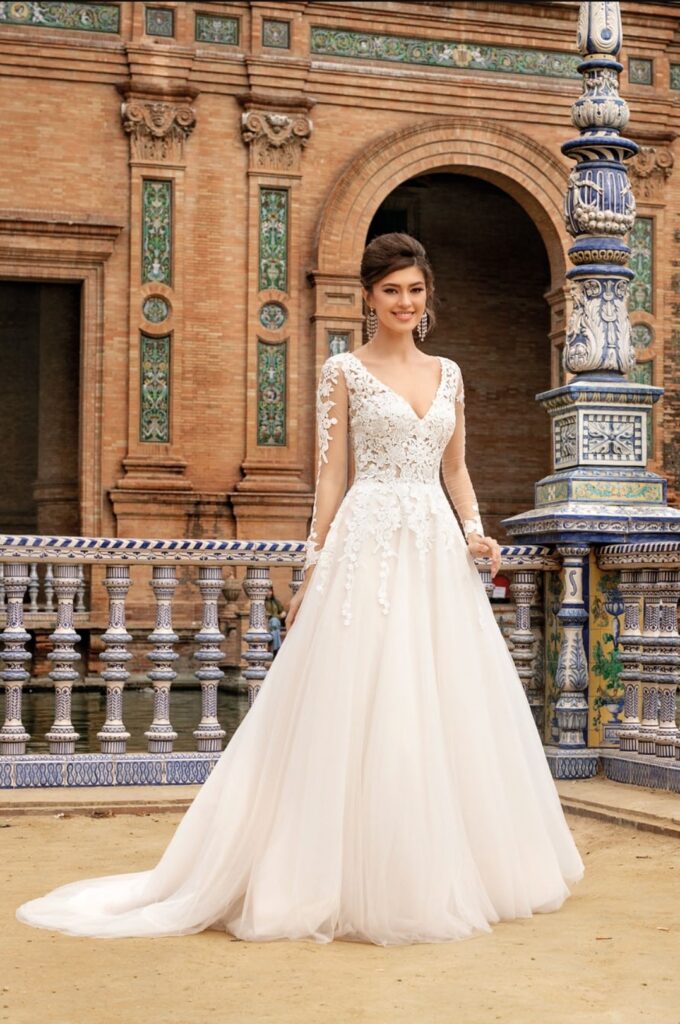 Luxurious wedding dress Vindress White Regular Long V-neck New (Un-Altered) Chiffon Size 38