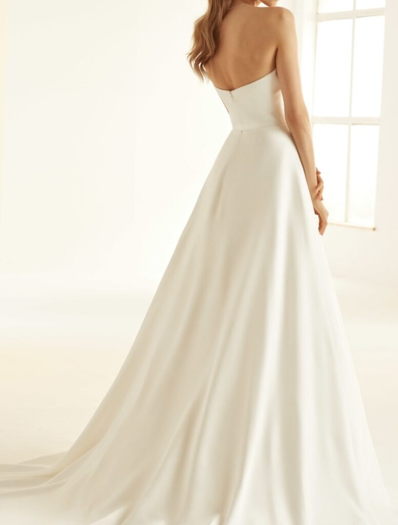 Precious wedding dress Vindress Ivory Regular Long Strapless New (Un-Altered) Satin Size 36