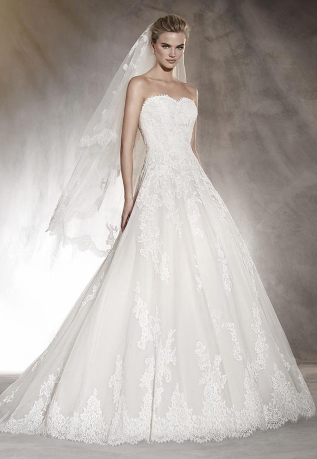 Luxurious dress Pronovias White Regular Long Strapless New (Un-Altered) Tulle Size 36