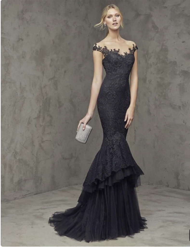 Modern dress Pronovias Black Regular Long V-neck New (Un-Altered) Natural Size 38