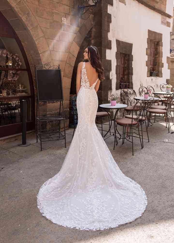Amazing wedding dress Pronovias Ivory Regular Long V-neck New (Un-Altered) Natural Size 36