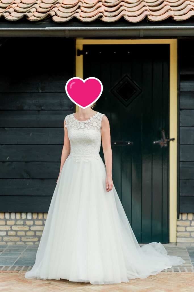 Adorable wedding dress Vindress Ivory A-line Long V-neck New (Un-Altered) Chiffon Size 34