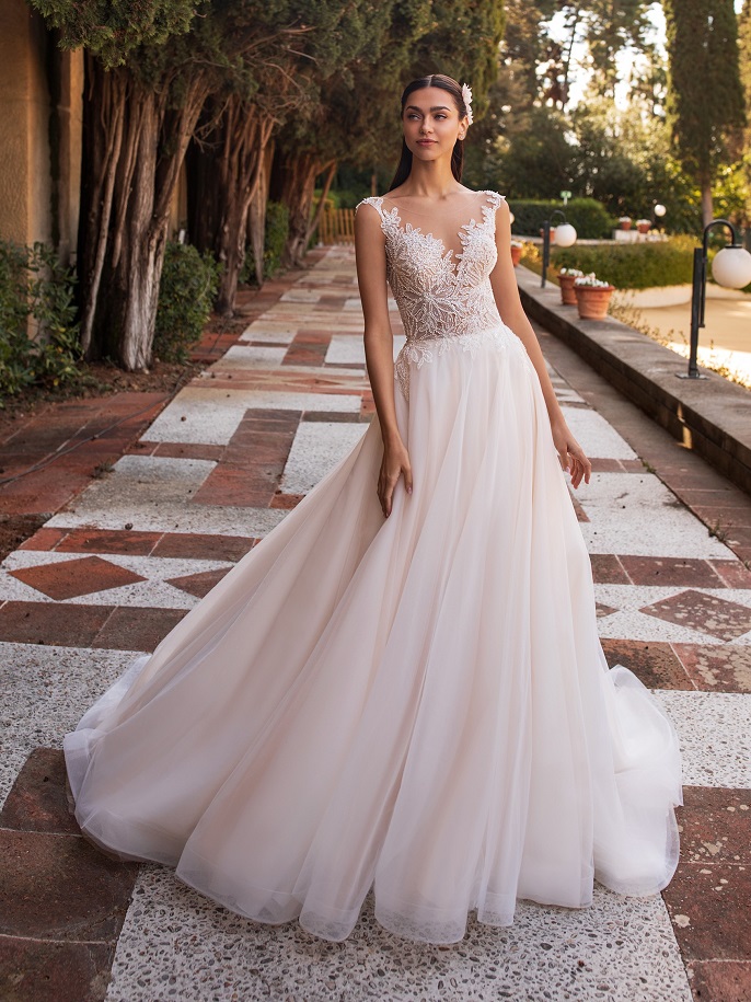 Luxurious wedding dress Pronovias White Regular Long V-neck New (Un-Altered) Tulle Size 36