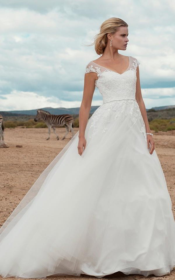 Classy wedding dress Marylise White Regular Short V-neck New (Un-Altered) Satin Unknown size