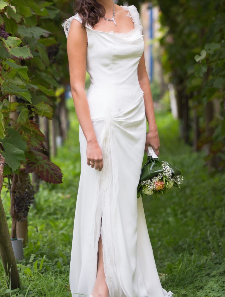 Modern wedding dress Vindress Ivory Regular Long V-neck New (Un-Altered) Chiffon Unknown size
