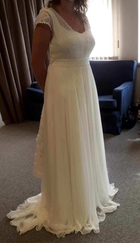 Beautiful wedding dress Vindress White Regular Short V-neck New (Un-Altered) Satin Size 38